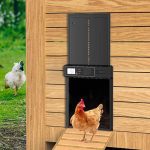 درب اتوماتیک مرغداری Aka & Lou با تایمر و صفحه نمایش LCD قابل برنامه ریزی دستی