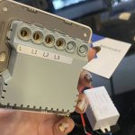 کلید دیواری سه‌کاناله تک‌سیم 220V با آداپتور – مدل سفید مدرن - Image 3